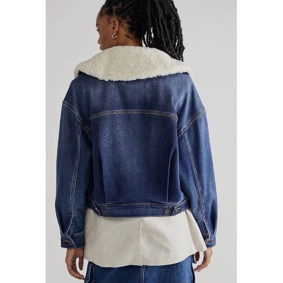 NWT Levi's Denim Jacket Sherpa Fleece Baby Bubble Trucker Jacket Dark Wash Small - Picture 4 of 13